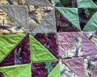 Couverture de genoux Libellule : Faite à la main en tissu de coton