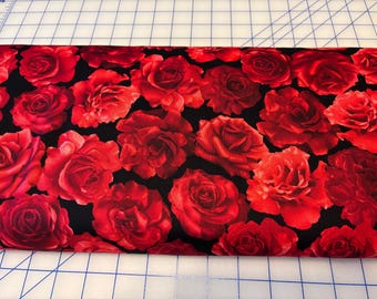 Tissu roses rouges : courtepointe de qualité, trésors intemporels