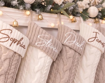 Gepersonaliseerde gebreide kerstsok met borduursel: Kerstcadeaus met eigen naam