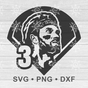 Puede incluir: Silueta en blanco y negro de un jugador de fútbol americano con una bandana con el texto "K.I.M." y el número "3" en forma de diamante.