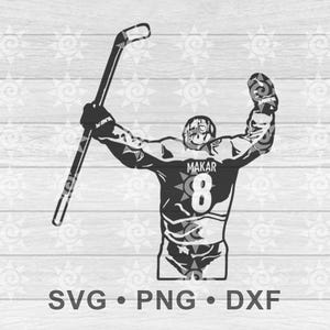 Puede incluir: Silueta en blanco y negro de un jugador de hockey levantando su palo en el aire. El jugador lleva una camiseta con el número 8 y el nombre "Makar" en la espalda.