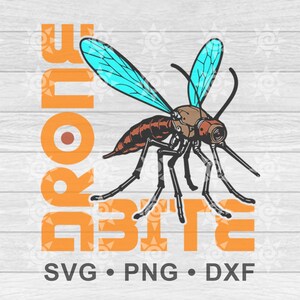 Puede incluir: Gráfico digital de un mosquito con alas turquesas y cuerpo marrón. La palabra "BITE" está en letras naranjas en bloque debajo del insecto, con "DRONE" en letras naranjas a la izquierda. La imagen incluye "SVG • PNG • DXF".