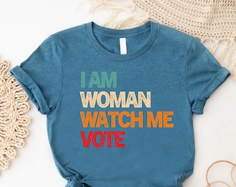 Camiseta "Soy una mujer, mírame votar", regalo feminista para votar, regalo electoral, camiseta para votar, camiseta para votar en mujeres, camiseta activista, camiseta para registrarse como votante