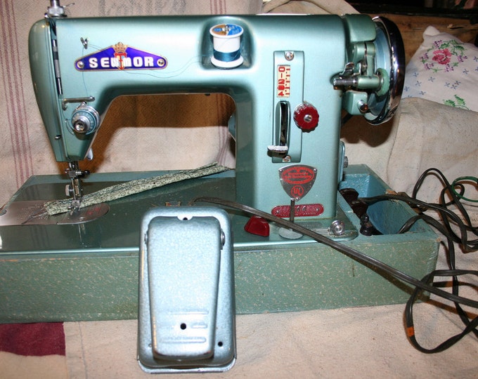 Vintage Working Sewmor 606 Lighted Heavy Duty Sewing Machine and Case ...