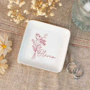 Custom Wedding Ring Dish,Birth Flower Trinket Dish,Birth Flower Jewelry Dish,Bridesmaid Gifts,Birthday Gifts,Wedding Gifts for Her