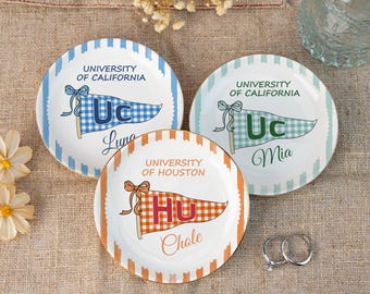 Plato para joyas con banderín escolar personalizado, regalos de graduación 2026, plato para baratijas universitarias, plato a rayas con espíritu universitario, regalos para la noche de graduación, decoración de residencia estudiantil.