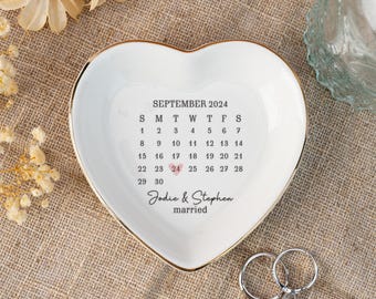 Custom Wedding Calendar Date Jewelry Dish, Wedding Ring Dish, Engagement Trinket Dish, Married Keepsake Gift for Couples,Newlywed Gifts