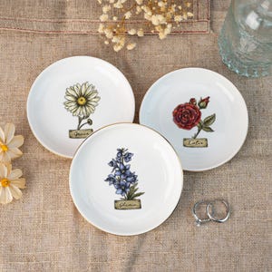Personalized Birth Flower Trinket Dish,Flower Ring Dish for Woman,Jewelry Dish,Bridesmaid Gifts,Birthday Gifts,Christmas Gifts for Her