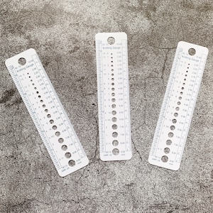 Small Knitting Needle Gauge/Needle Sizer - 5 1/2 Inch -- Knitting Notions