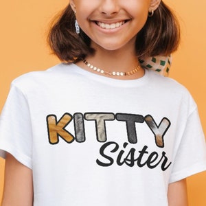 Camiseta personalizada para hermana gatuna, camiseta con letras peludas y colores cómodos, regalo sorpresa de cumpleaños para gatitos, camiseta para gatita, atuendos familiares