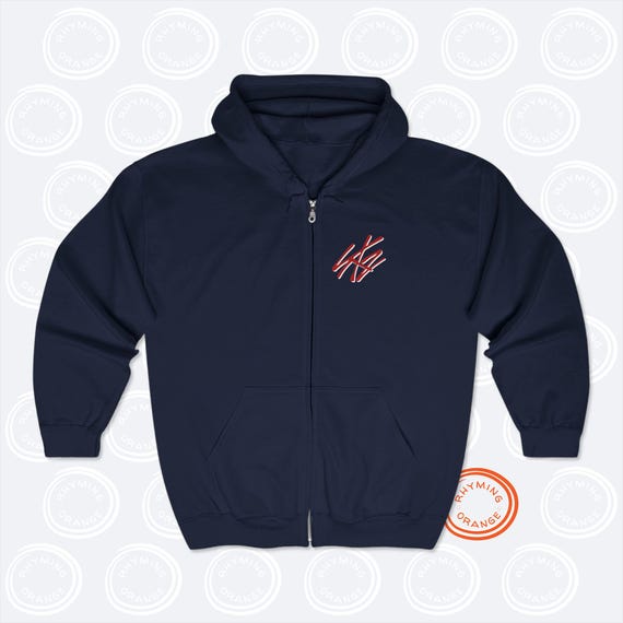 Stray Kids リノ 着用/PEACH SKIN RUSTY LOGO SWEATSHIRTS Stray Kids リノ着用】 PEACH SKIN RUSTY LOGO SWEATSHIRTS T