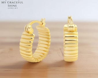 Gold Striped Hoop Earrings Ribbed Patterned Earrings Gold Thick Hoop Textured Bold Chunky Earrings Simple Hoop Earring Dainty Huggie Earring