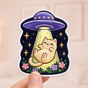 Custom Cute Alien Cat Abduction Embroidery Patch UFO Kitty Iron On Patch Space Theme Badge DIY Jacket Backpack Gift Idea
