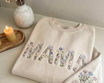 Custom Mama Floral Embroidered Sweatshirt Personalized Name Sleeve Botanical Flower Family Gift Cozy Mom Crewneck