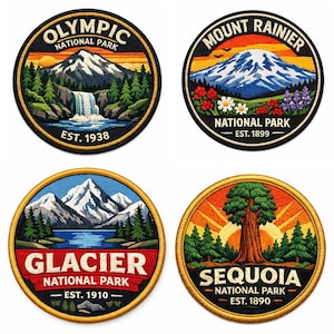 Peut inclure: Quatre écussons brodés représentant des parcs nationaux. L'écusson du parc national olympique montre une cascade et une scène de montagne. L'écusson du mont Rainier représente une montagne avec des fleurs. L'écusson du parc national de Glacier montre un lac et une scène de montagne. L'écusson du parc national de Sequoia montre un grand arbre.
