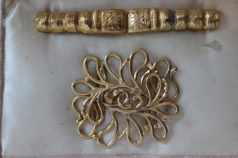 Vintage Belt Buckle Belt Buckles Gold Tone Salesmen/'s Samples Satin Display Pillow Jewelry Quality Beautiful Fancy Filigree