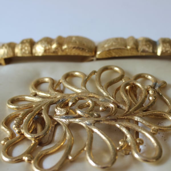 Vintage Belt Buckle Belt Buckles Gold Tone Salesmen's Samples Satin Display Pillow Jewelry Quality Beautiful Fancy Filigree