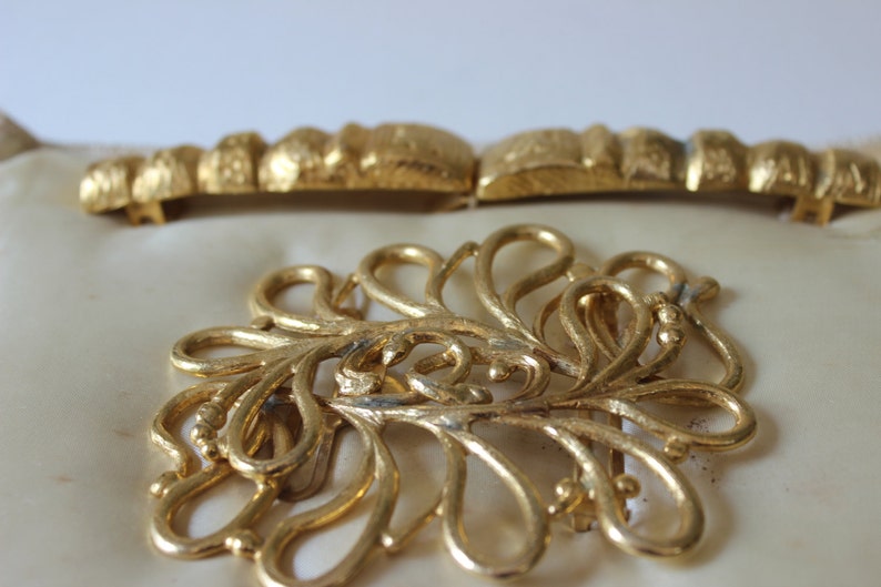 Vintage Belt Buckle Belt Buckles Gold Tone Salesmen/'s Samples Satin Display Pillow Jewelry Quality Beautiful Fancy Filigree