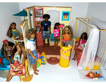 Barbie Hawaiian Hotel LOT Cali Girl Guy House Malibu Beach Feet Furniture Dolls 2000's Vintage Y2K Rare Blaine Lea Steven