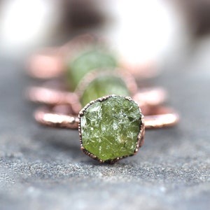 Raw Peridot Ring Raw Crystal Ring Raw Stone Ring Copper Ring Green Gemstone Ring Electroformed Jewelry Peridot Jewelry August Birthstone