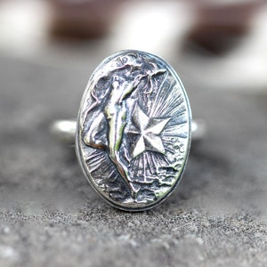 Anello celeste in argento sterling, anello con fanciulla stellata, anello con dea in stile Art Nouveau, anello con fanciulla celeste in stile Art Nouveau, anello con donna nuda, dea dell'acqua stellata