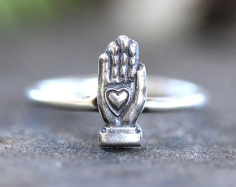 Sterling Silver Hand Ring Silver Heart Ring Heart Mystic Hand Ring Victorian Hand Ring Hand Jewelry Witch Ring Witch Jewelry Magic Hand