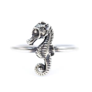 Seahorse Ring, Sterling Silver Beach Ring, Silver Nature Ring, Silver Ocean Ring, Silver Stacking Ring