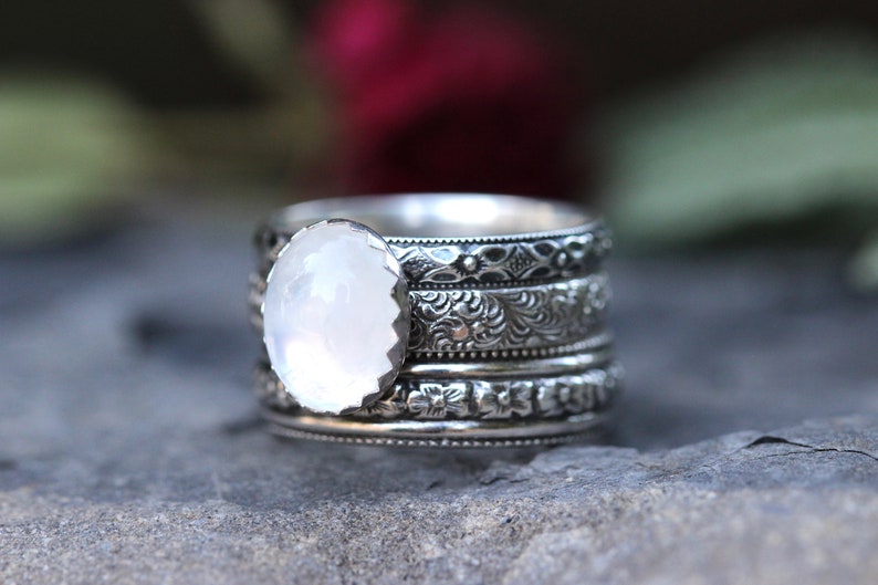 Anillo de piedra lunar arco iris, conjunto de anillos de piedra lunar, anillo de piedra lunar de plata de ley imagen 8