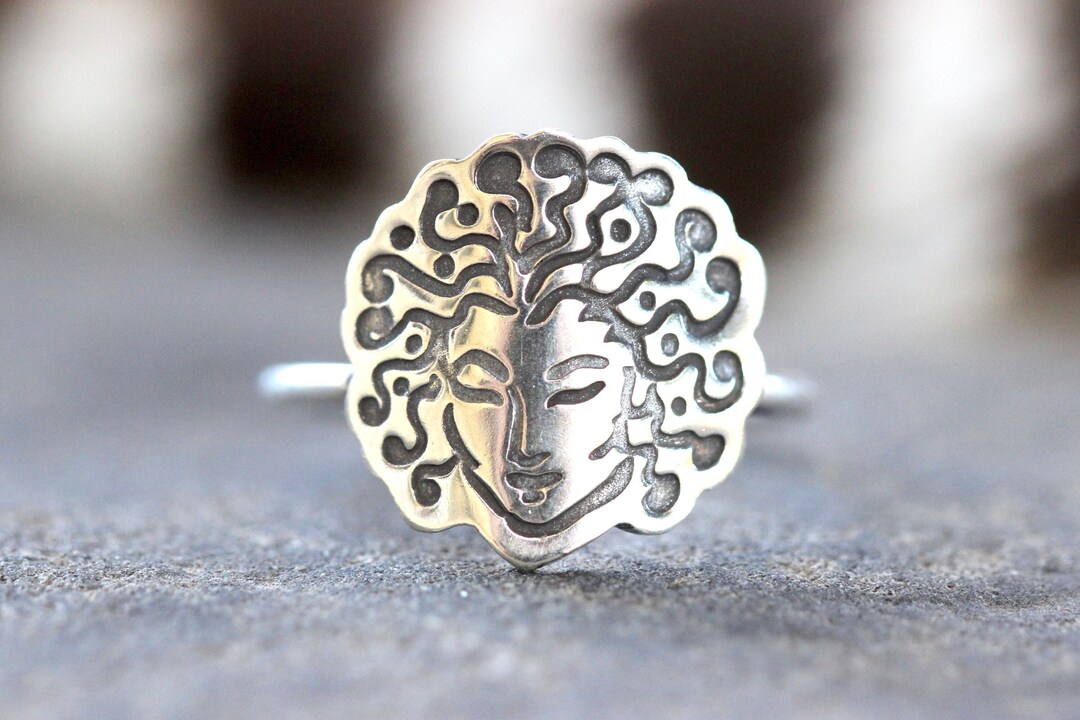 Medusa Ring 2