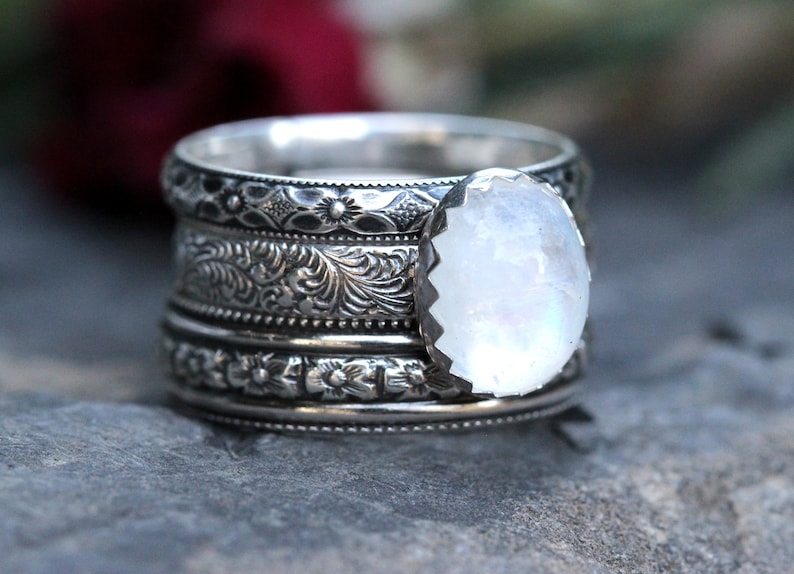 Anillo de piedra lunar arco iris, conjunto de anillos de piedra lunar, anillo de piedra lunar de plata de ley imagen 4