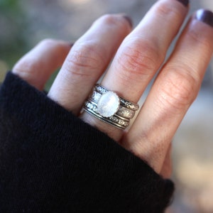 Anillo de piedra lunar arco iris, conjunto de anillos de piedra lunar, anillo de piedra lunar de plata de ley imagen 9