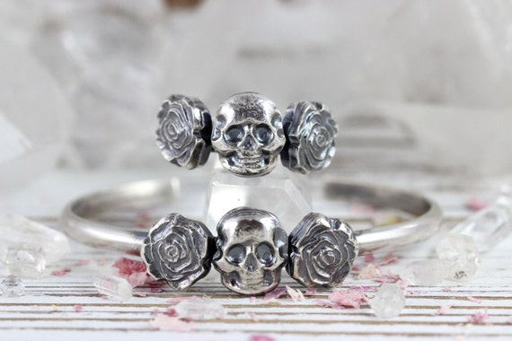 fine silver skull and roses ring