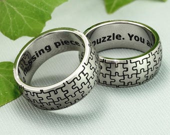 Anel de aço inoxidável com quebra-cabeça para conscientização do autismo.