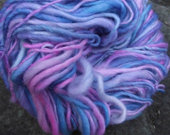 Fio fiado à mão, lã merino penteada grossa e fina tingida à mão - Pegasus