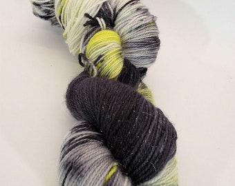 Handpainted sock yarn, fingering yarn, Superwash Merino Sparkle, Harry Potter 100 grams- Hufflepuff