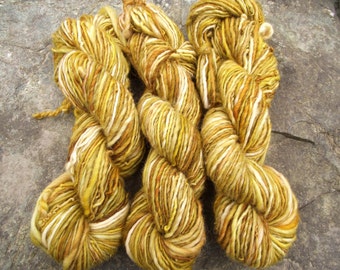 Handspun yarn, handpainted wool yarn, thick and thin merino, worsted yarn-doldberry