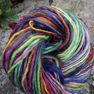 Handspun yarn, hand dyed Handpainted Polwarth Wool Yarn worsted bulky thick and thin multiple skeins available-Dia de los Muertos afbeelding 3