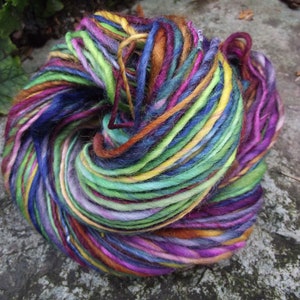 Handspun yarn, hand dyed Handpainted Polwarth Wool Yarn worsted bulky thick and thin multiple skeins available-Dia de los Muertos afbeelding 2