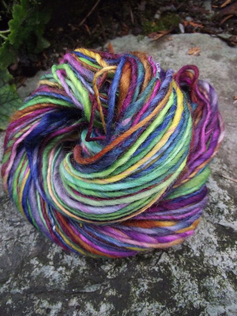 Handspun yarn, hand dyed Handpainted Polwarth Wool Yarn worsted bulky thick and thin multiple skeins available-Dia de los Muertos afbeelding 2