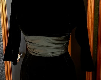 Gorgeous Vintage Black Velvet Cocktail Wiggle Dress 1950s 1960s