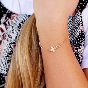 Children&#39;s Cross Bracelet • Baptism Gift • Dainty Cross • Confirmation Gift • Gift for Kids • Personalized Cross • Personalized Gift, MXE1