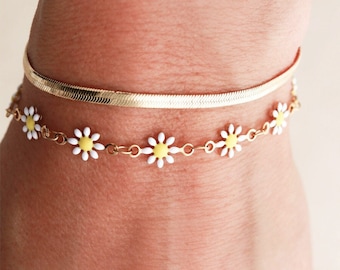 Daisy Chain Bracelet • Flower Bracelet, Trendy Bracelet, Summer Gift, Layering Bracelet, Stacking, Gift for Her, Bridesmaid Gift, Bride LYR