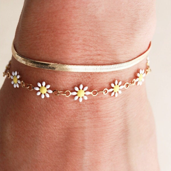 Daisy Chain Bracelet • Flower Bracelet, Trendy Bracelet, Summer Gift, Layering Bracelet, Stacking, Gift for Her, Bridesmaid Gift, Bride LYR