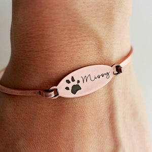 Personalized Pet Gift Paw Print Bracelet / Paw Print Jewelry / Dog Memorial Jewelry / Dog Mom Bracelet / Engraved Paw Print / Dog Paw ZUNO Bild 5