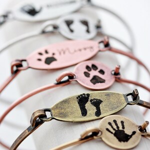 Personalized Pet Gift Paw Print Bracelet / Paw Print Jewelry / Dog Memorial Jewelry / Dog Mom Bracelet / Engraved Paw Print / Dog Paw ZUNO Bild 2
