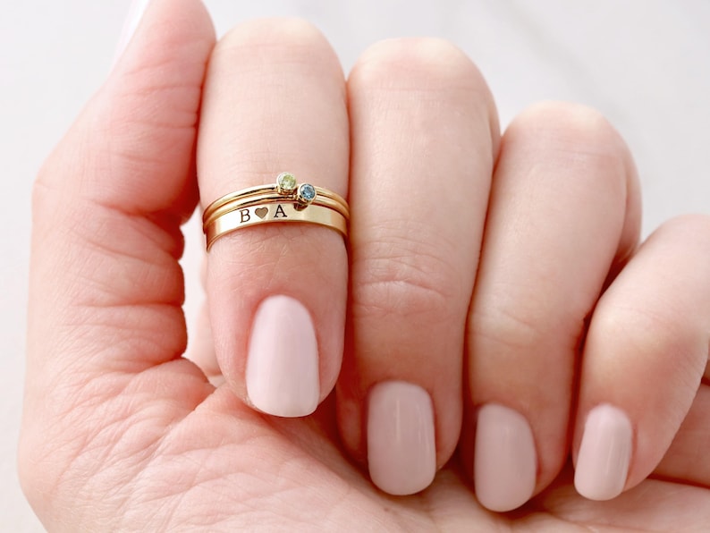 Anillo personalizado grabado - Anillo con nombre personalizado en oro laminado de 14k, delicado anillo apilable, anillo minimalista de oro y plata, regalo para ella, RNG imagen 5