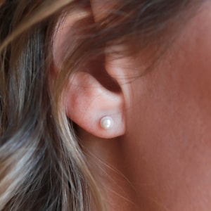 Pearl Stud Earrings - Post Earrings, Pearl Earrings, Hypoallergenic, June Birthstone, Minimal Earrings, Bridal Earrings, Bridesmaid Gift ERG