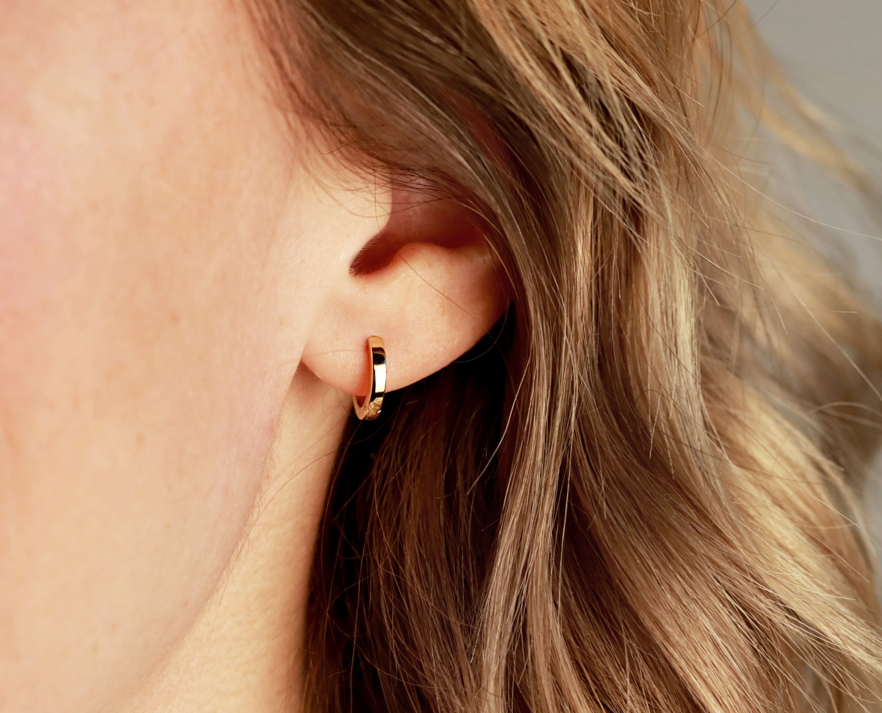 【オシャレ】MEJURI メジュリ Single Easy Huggie Hoop ピアス Easy 14k Yellow Gold Single Hoop Earring - Jewelry | Mejuri