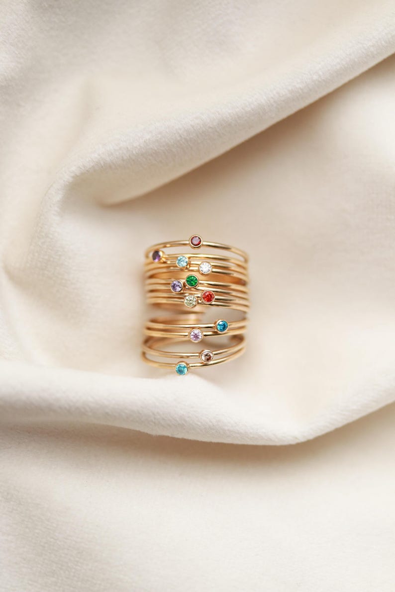 Bague à empiler avec pierres de naissance - Bague avec pierres précieuses personnalisées en or 14 carats, bague en argent délicate, cadeau de bijoux de pierre de naissance personnalisés pour elle, bague RNG image 1
