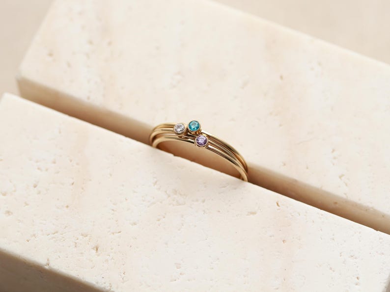 Bague à empiler avec pierres de naissance - Bague avec pierres précieuses personnalisées en or 14 carats, bague en argent délicate, cadeau de bijoux de pierre de naissance personnalisés pour elle, bague RNG image 6